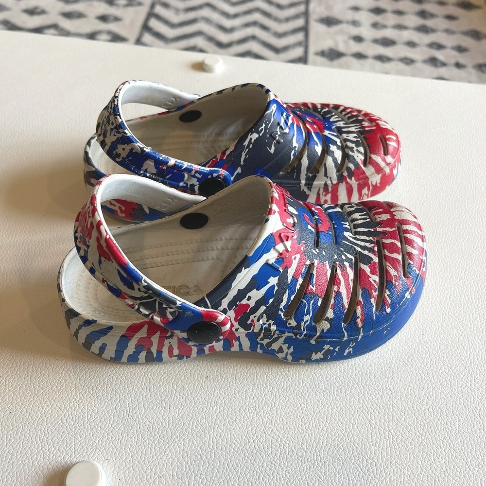 Nautica Kids Clogs Red White Blue Tie Dye Mismatched Sizes 12 and 13 Patriotic - Picture 1 of 5